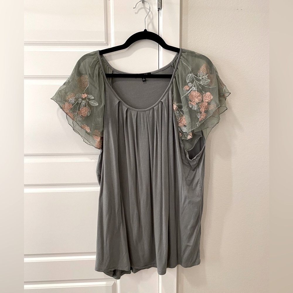 Green blouse with lace 1x